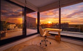 Boho Deluxe Apart - największy apartament 130m2 nad Jeziorem Ukiel z 50m tarasem, przy jeziorze, garaż podziemny, klimatyzacja, 3 sypialnie plus salon, 2 łazienki, winda, fvat